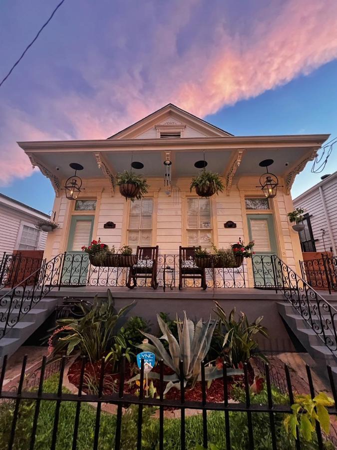 Luxury Historic Shotgun Home In Lower Garden District ニューオーリンズ エクステリア 写真